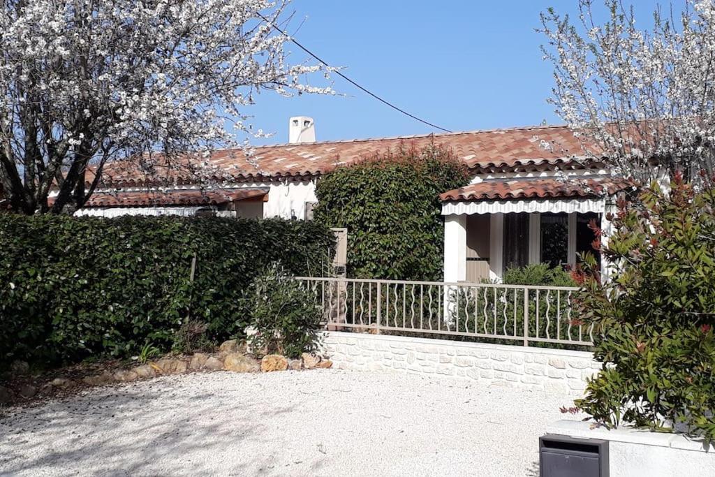 Maison 2 Ou 4 Personnes Jardin Parking Les Amandiers Lorgues Exterior foto